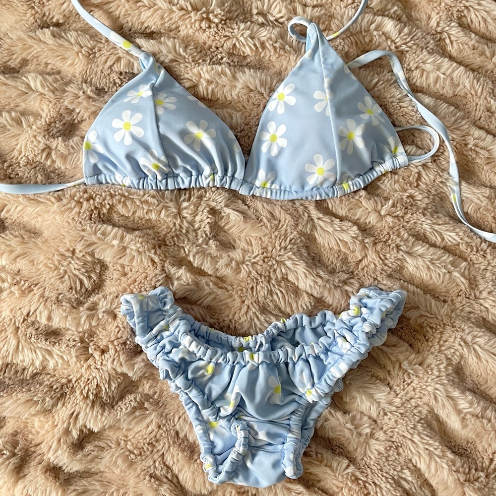 **SOLD** Princess Polly Swimsuit - Picture 3 of 6